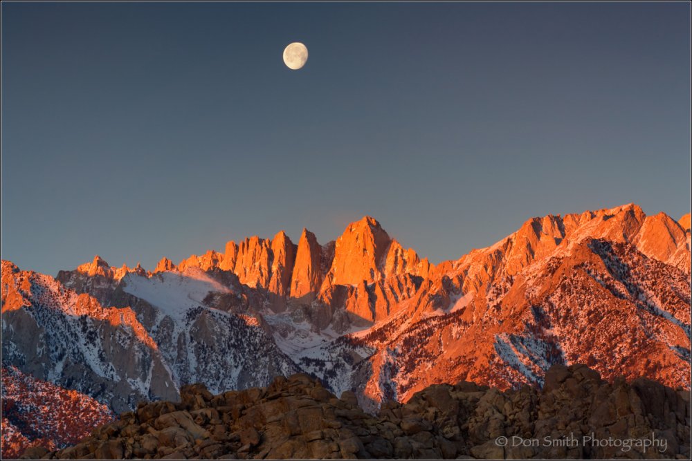 Alpenglow-and-Moonset-Over-Mt.-Whitney.thumb.jpg.0dab286ea60b96809063aa9cab7cb9c7.jpg